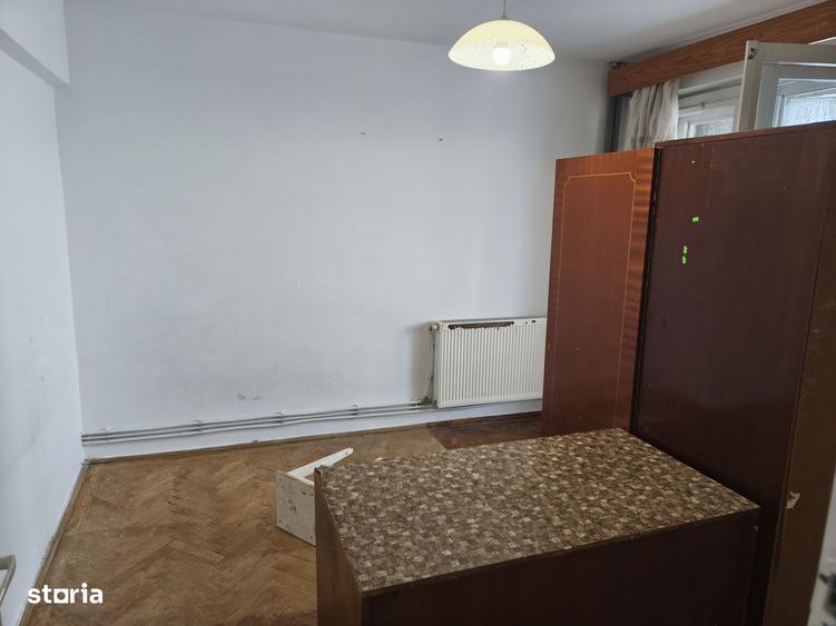 Octav Onicescu langa Parcul Mihai Eminescu piata Viilor Biserica Roset - 6