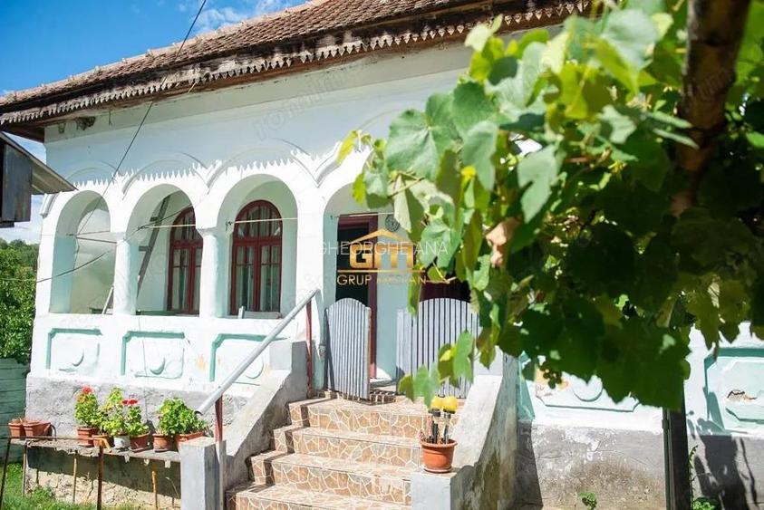 Casa cu teren 3800 mp, situata in com. Berislavesti Casa cu teren 3800 mp, situata in com. Berislavesti