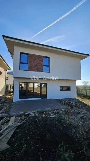 Vila Single 5 Camere | Toate Utilitatiile | Otopeni | Vila Single 5 Camere | Toate Utilitatiile | Otopeni |