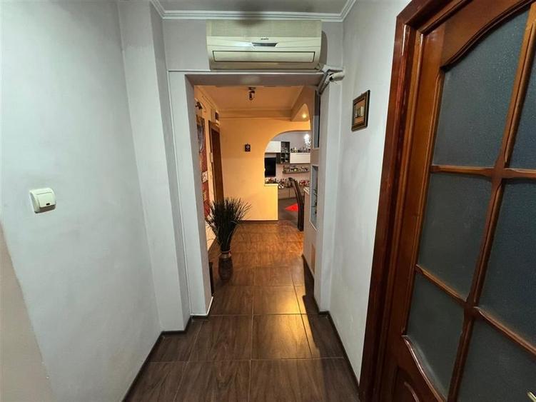 Apartament 3 camere, etaj 3 , zona Liceul Pedagogic, mobilat - 17