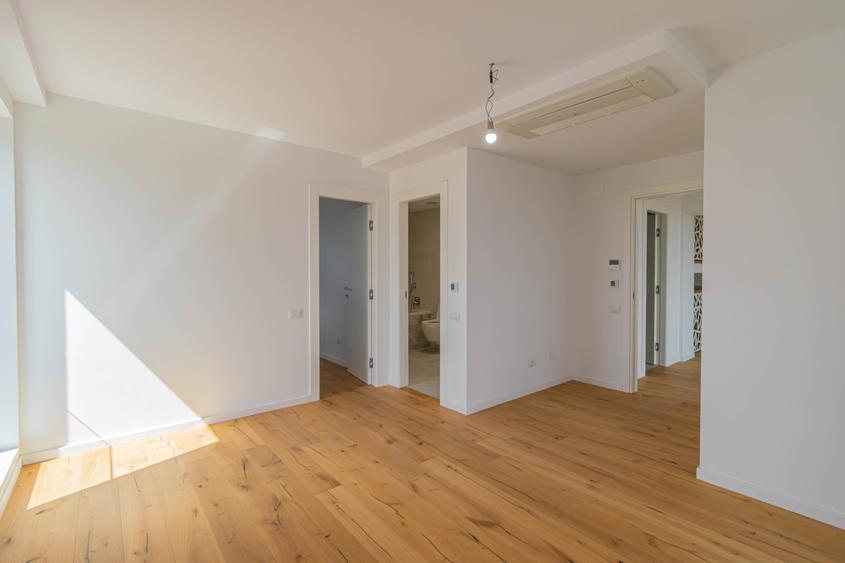 Apartament cu 6 camere decomandat în Aviației
