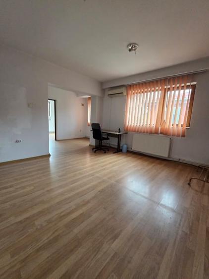 Vilă / Spațiu Birouri /Spatiu Muncitori - Sector 2 | 3.000€/lună negociabil - 6