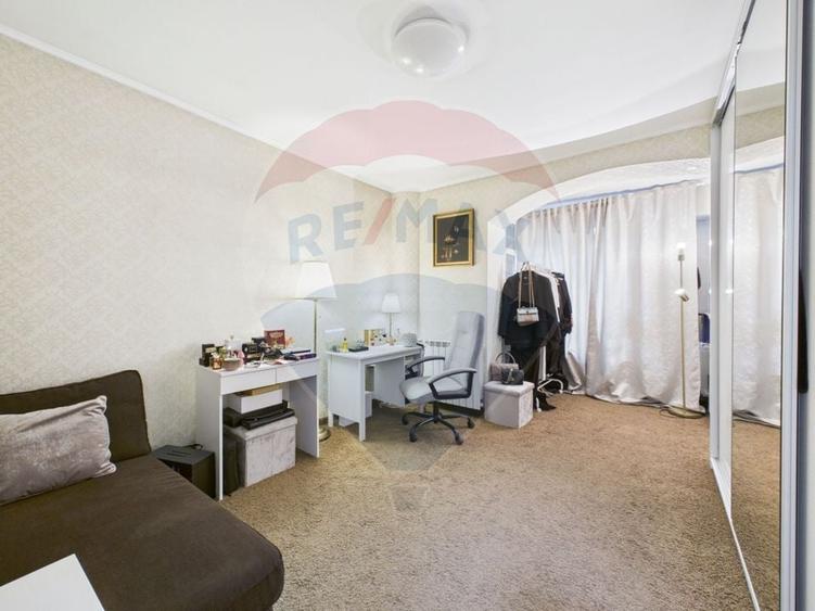 Apartament cu 3 camere semidecomandat, mobilat în Unirii