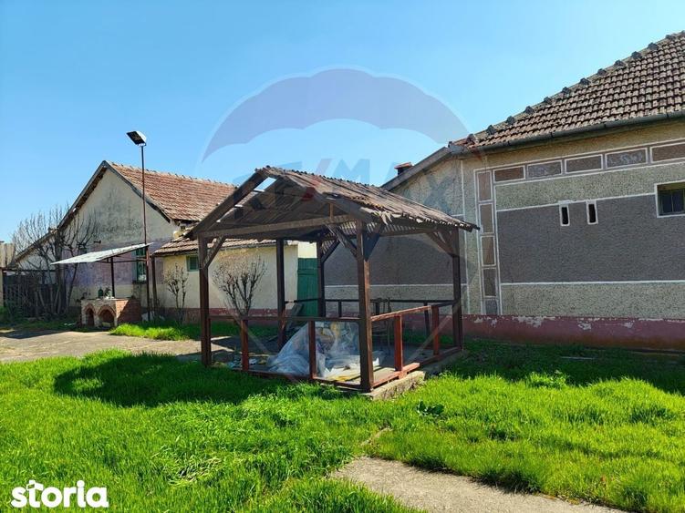 Casa de vanzare cu teren de 2175 mp,anexe si livada generoasa | Mailat - 14