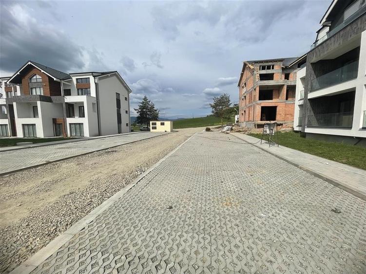 Apartament nou la CHEIE 2 camere cu terasa si parcare in Cristian - 1