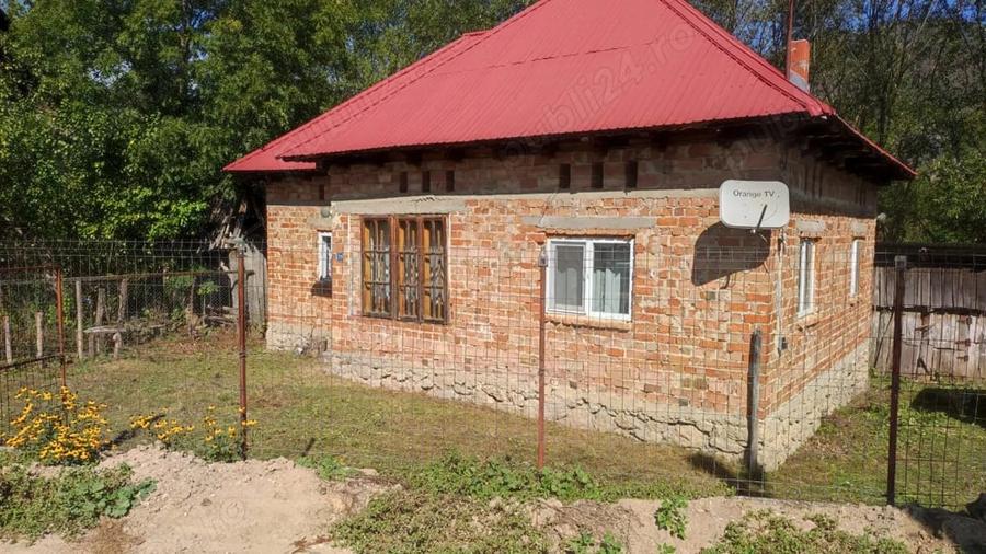 Casă cu 3 camere în Pietreni