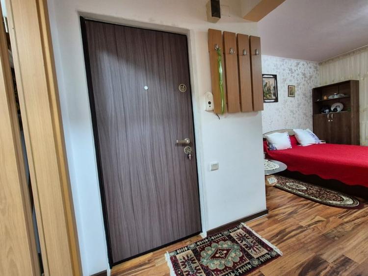 Garsoniera decomandata - bloc nou - zona Poarta 6 - 8