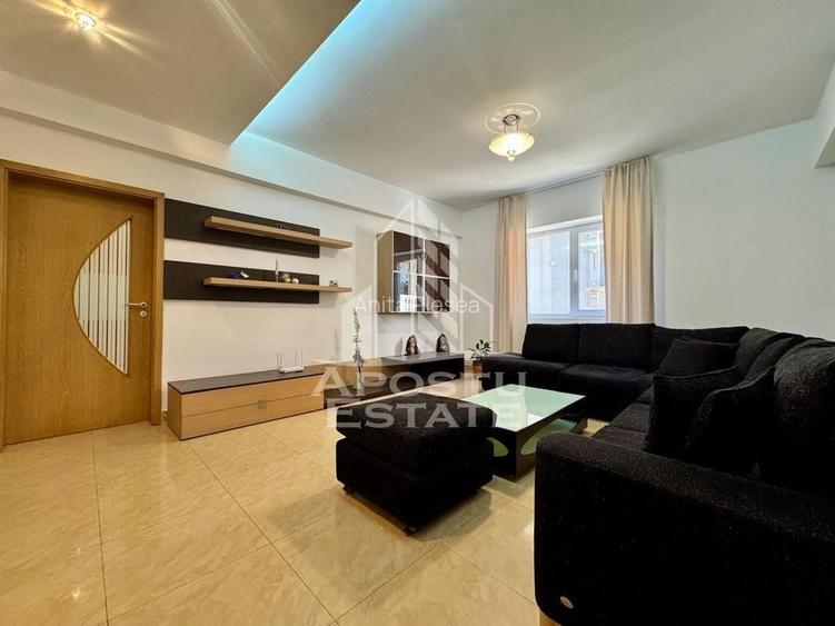 Apartament cu 3 camere semicentral cu o suprafata de 90 mp