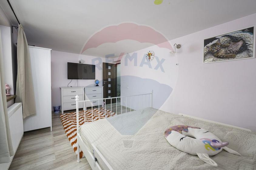 Vila cu 4 camere + terasa + curte + loc de parcare - Bacu... - 12