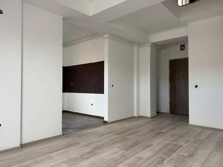 Vand apartament la parter, zona Tractorul-Brasov - 2