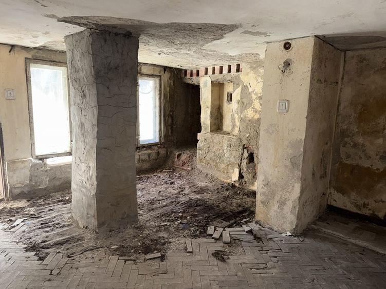 Vand sau schimb cu auto apartament busteni vizavi de partie - 3