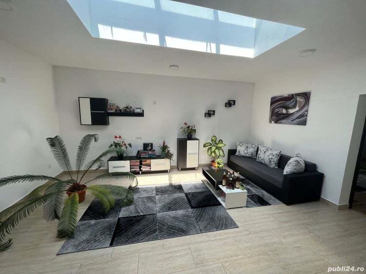 Vand casa P+1- 325 mp, anexa 225 ?i 1100 mp teren aferent, in Caransebes , Aleea.Sportivilor , nr.1 - 6