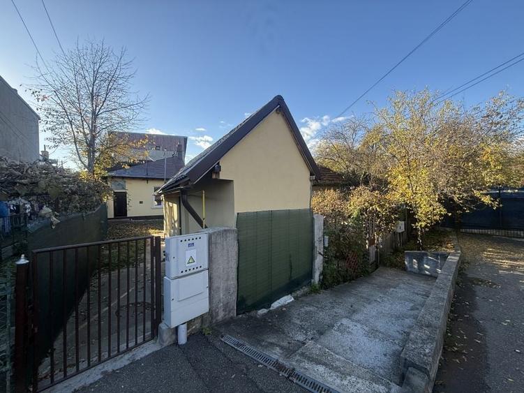 2 corpuri de Casă renovate + teren 125 mp Campina - 27