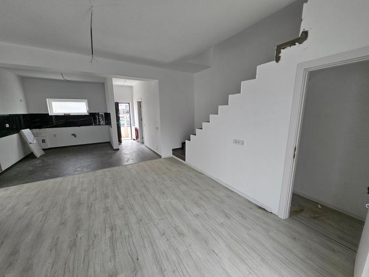 Vila in triplex, 3camer3 si mansardă 40mp cu scara si placa de beton/TVA INCLUS - 3