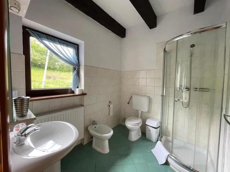 Pensiune:3 km de Castelul Bran, 2.900mp teren, aviz ISU, predare la cheie - 22