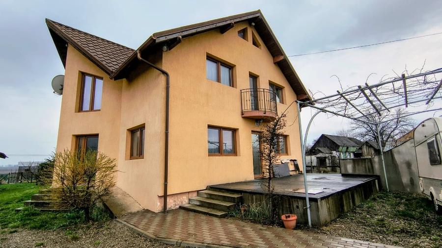 Casă spațioasă cu teren 7000 mp – Oniceni, Suceava – ideală locuință sau investi - 1