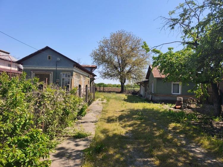 Casa batraneasca cu teren intravilan 2000 mp Brezoaele, Dambovita deschidere 18 m, utilitati la poarta - 2