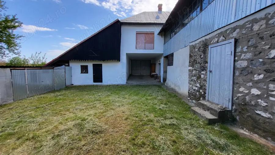 Casa de vanzare 5 incaperi, 150 m utili, garaj, demisol - 1