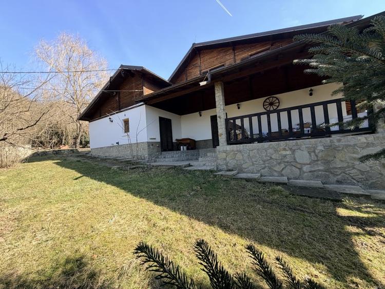 Refugiu Exclusivist Prahova Casa cu 5.2 ha, Panoramă Pârâu și Potențial Turistic - 6