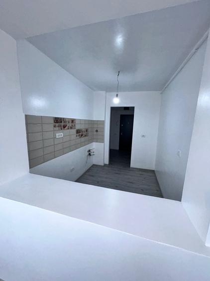 DRISTOR apartament renovat complet ,peste drum de park lake - 2