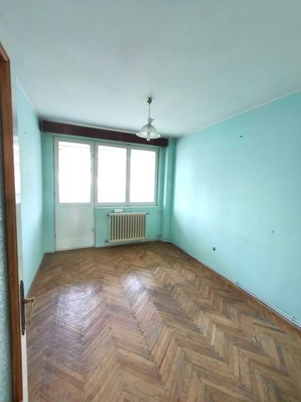 Apartament cu 3 camere decomandat în Călărași