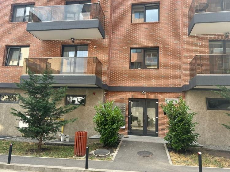 Apartament cu 3 camere semidecomandat, mobilat în Chinteni