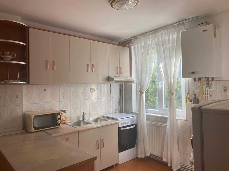 Apartament cu 2 camere decomandat în Precista