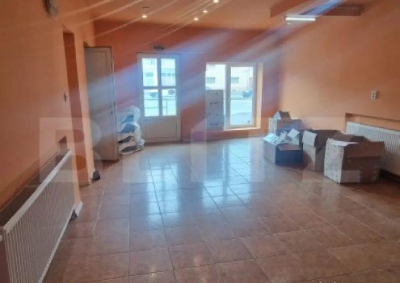 Casa in Centru Civic 4 camere , D +P+ E , PLUS SPATIU COMERC - 1