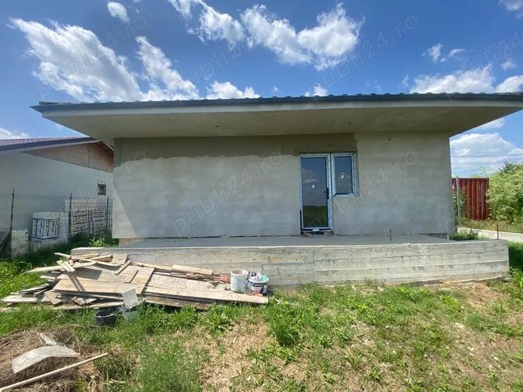 vand casa individula 3 camere baie bucatarie plus tereasa zona sintesti - 5