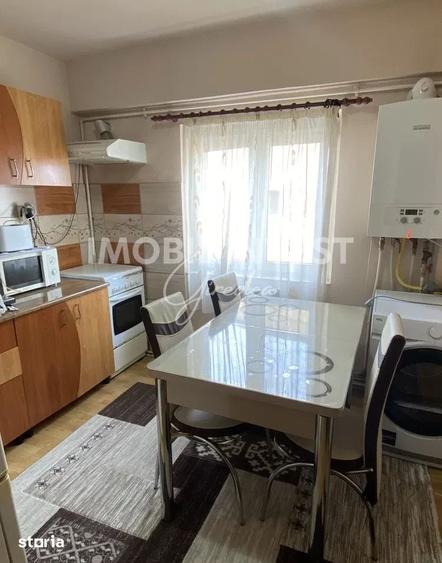 Apartament cu 3 camere în Cetate