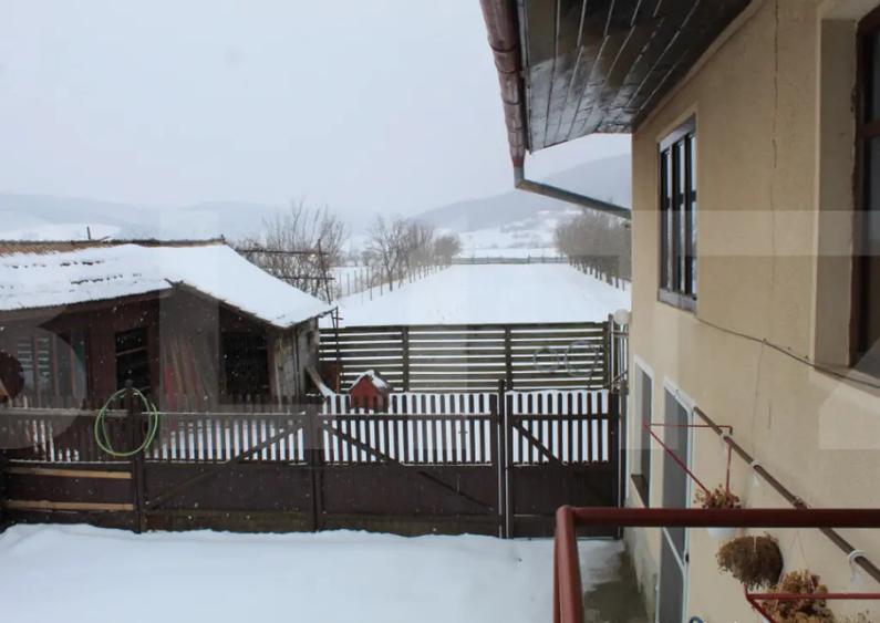 Casa solida cu teren in Boro?neu Mic lini?te si nat - 13