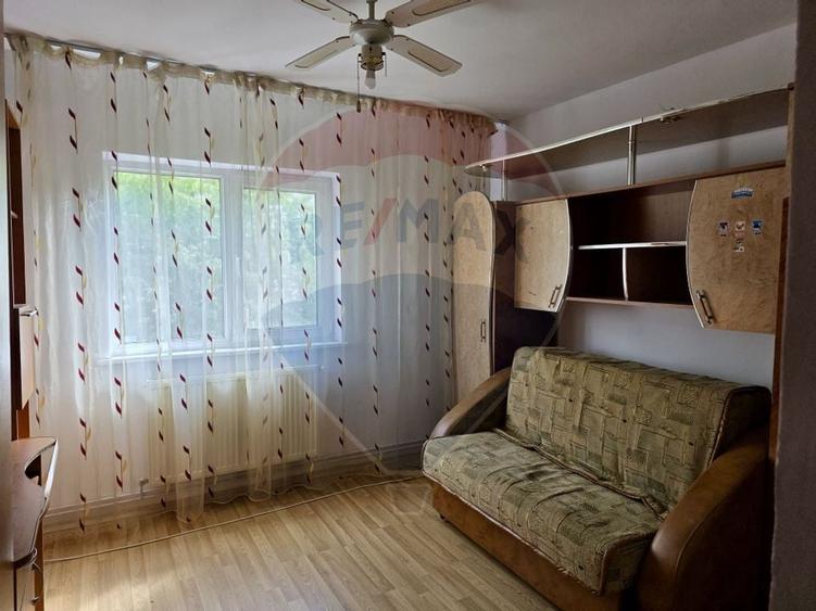 Apartament cu 3 camere de vanzare, str Bucovinei- zona Mioritei - 4