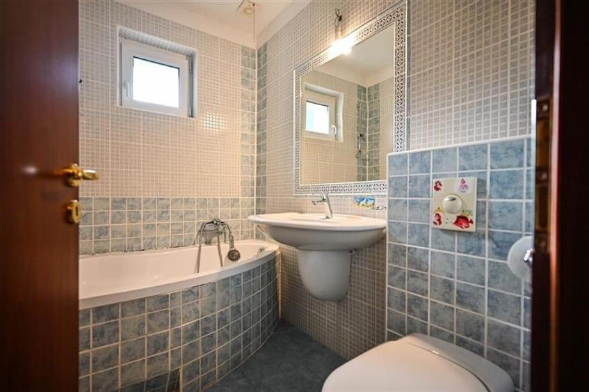 FILM! Rezidenta montana,decor apreciabil, pod mansardabil,garaj propriu,Central - 30