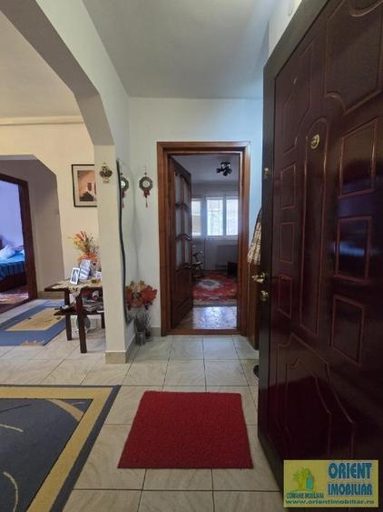 Tomis Nord, Rovere, de vanzare 3 camere, decomandat, gaze - 4