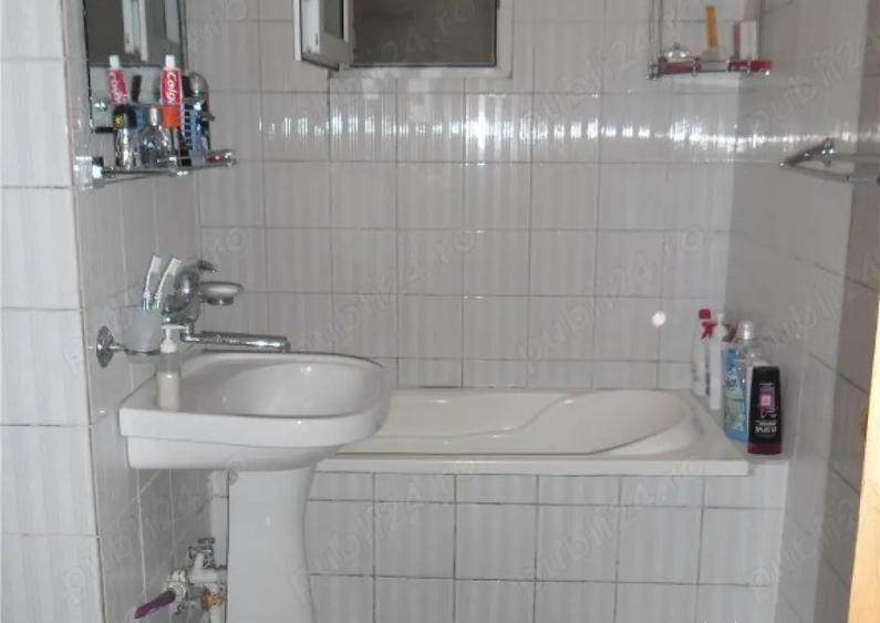 Inchiriez apartament 3 camere Stadion - 2