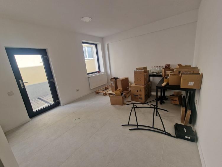 Spațiu comercial, de 16 mp, în Decebal
