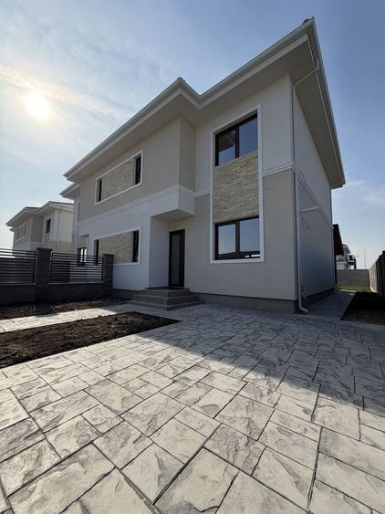 Casă cu 4 camere cu Teren 310 Mp în Moșnița Nouă