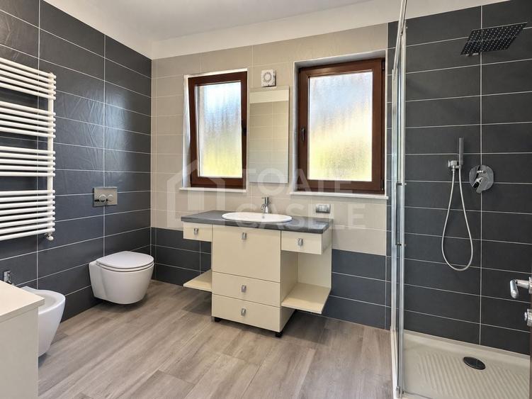 Casă individuală cu 6 camere cu Canalizare în Someșeni
