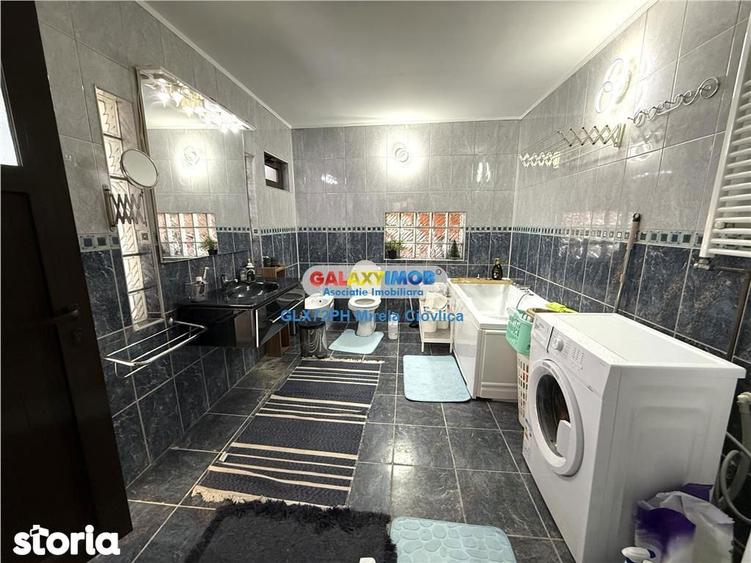 Casă cu 3 camere cu Teren 1093 Mp în Central