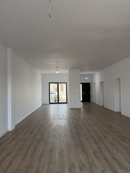 Casă cu 4 camere în Vladimirescu