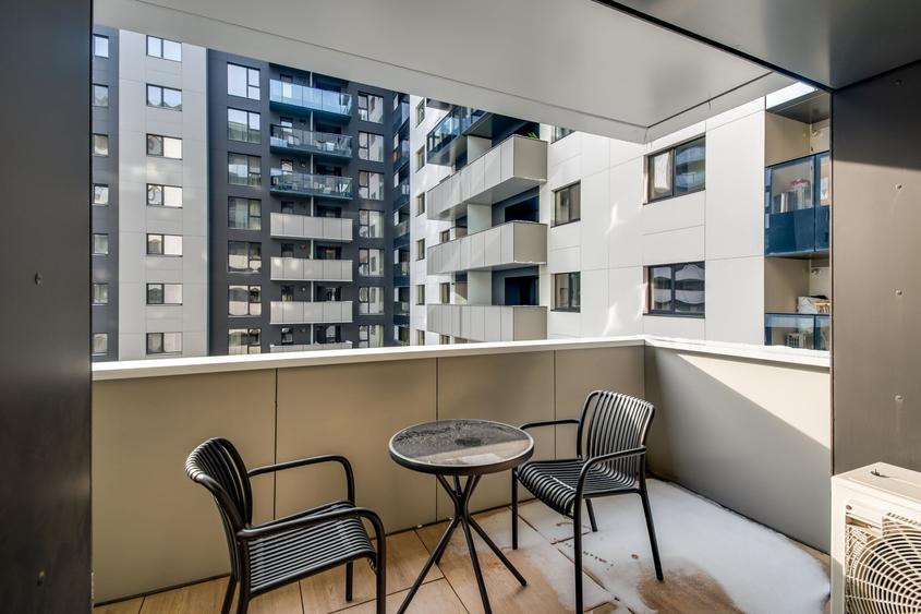 Apartament cu 3 camere semidecomandat, mobilat în Pipera
