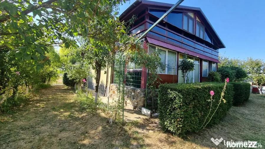 Casă cu 5 camere cu Teren 1000 Mp în Sud