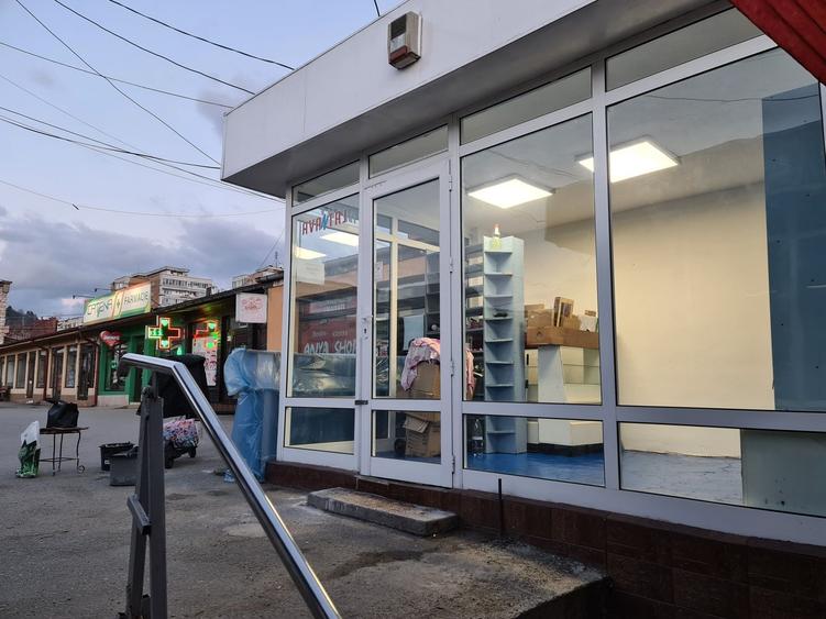 Spațiu comercial, de 12 mp, în Petros