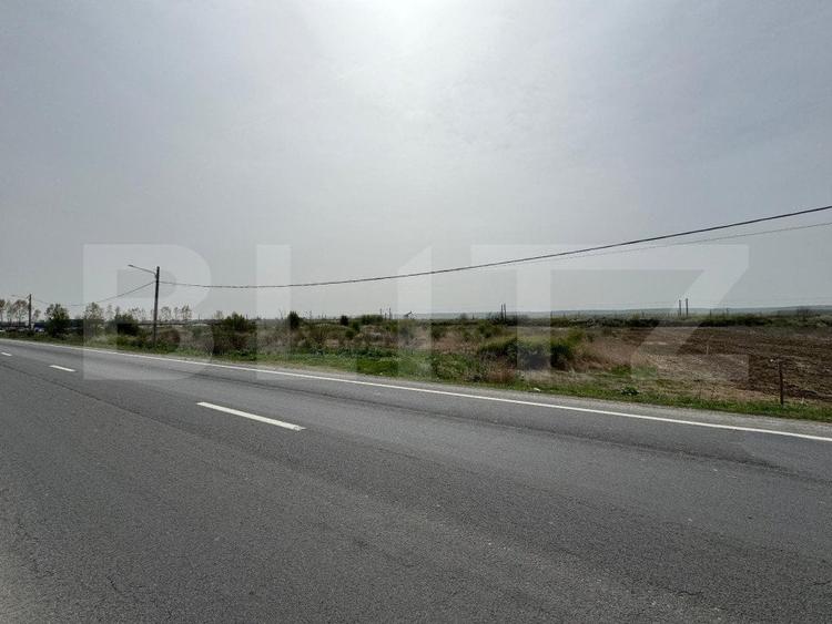 Teren Construcții intravilan de 2469 mp, în Vest