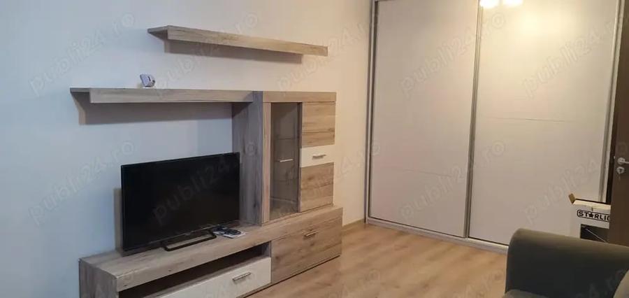 Garsonieră decomandată în 1 Decembrie
