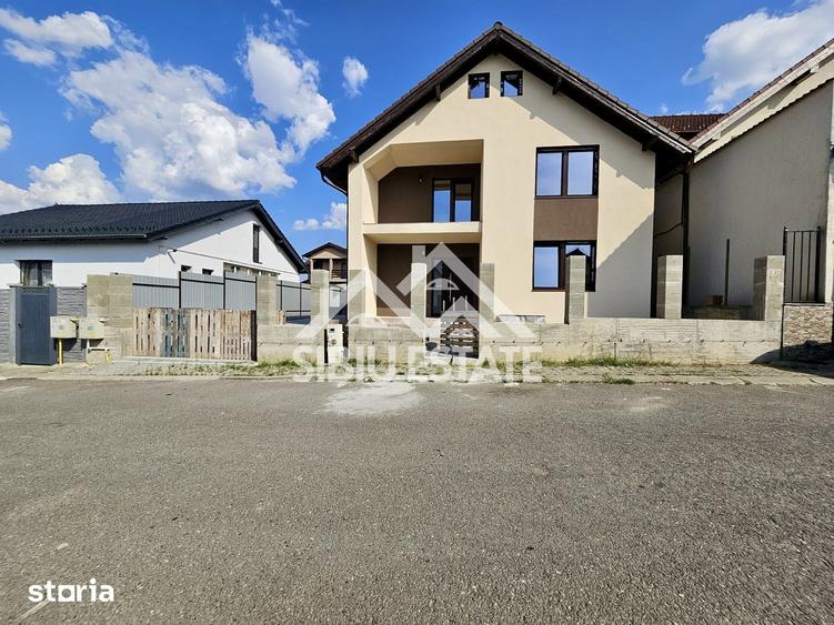 Casă cu 5 camere cu Teren 380 Mp în Șura Mică
