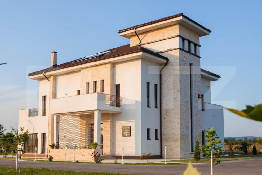 Casă individuală cu 6 camere cu Canalizare în Sud