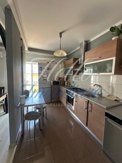 Apartament cu 4 camere semidecomandat în Florești