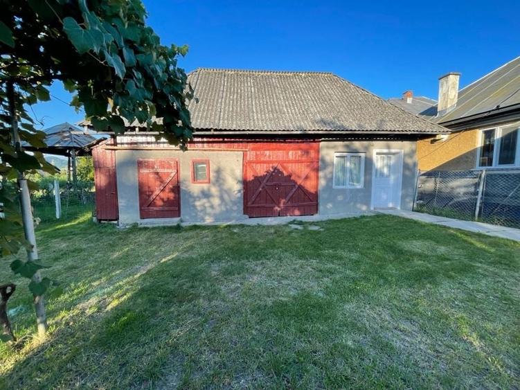 Casă cu 3 camere în Berbești