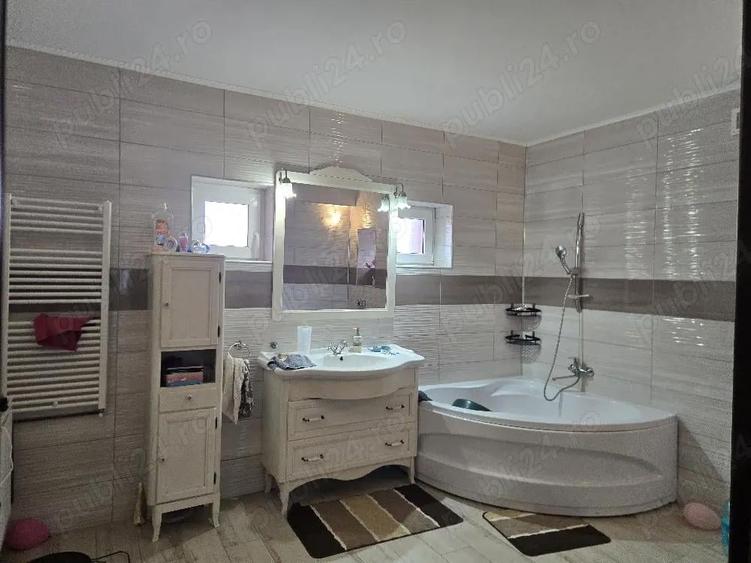 Casă cu 6 camere în Central